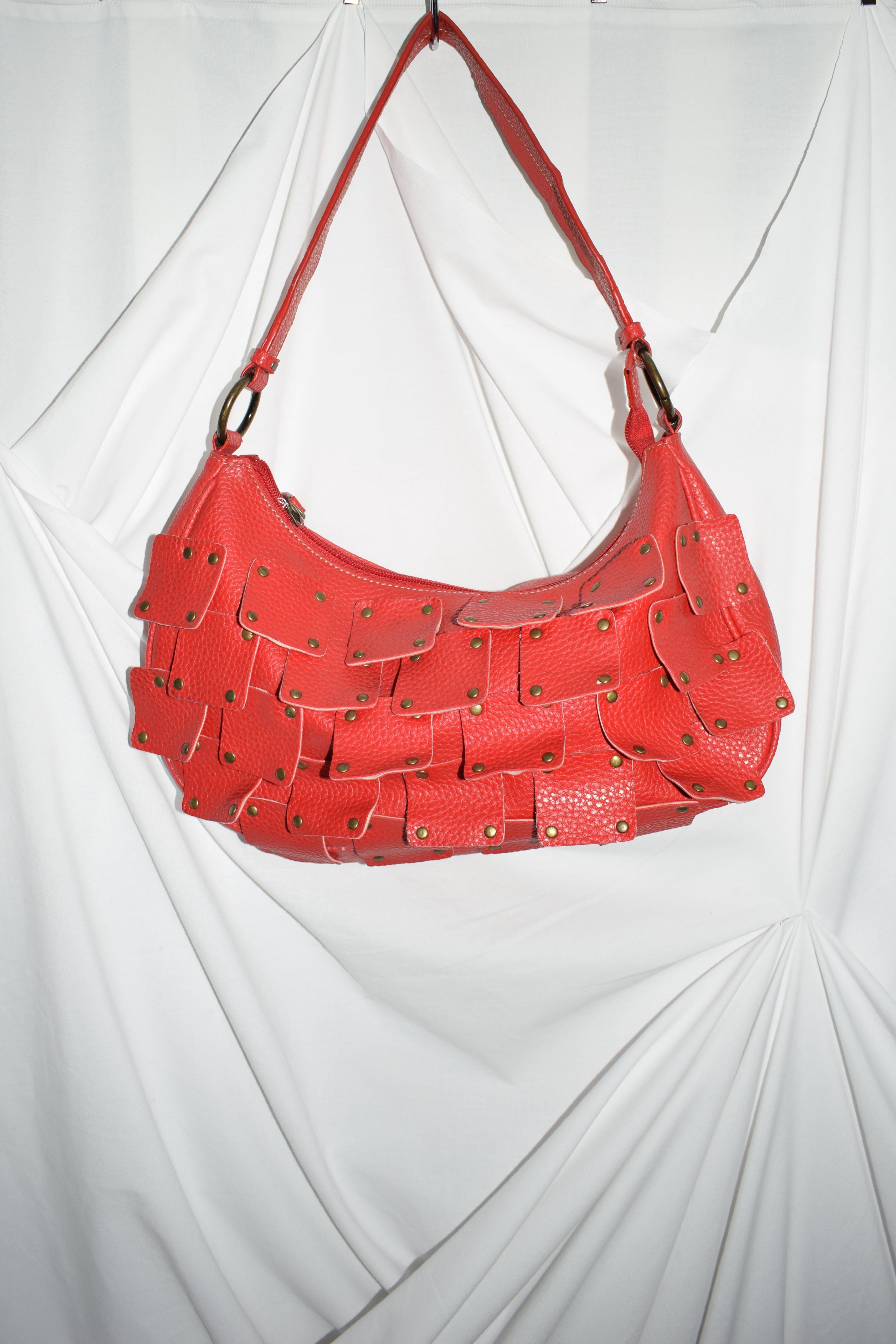 RED SHOULDER BAG WITH STUDS