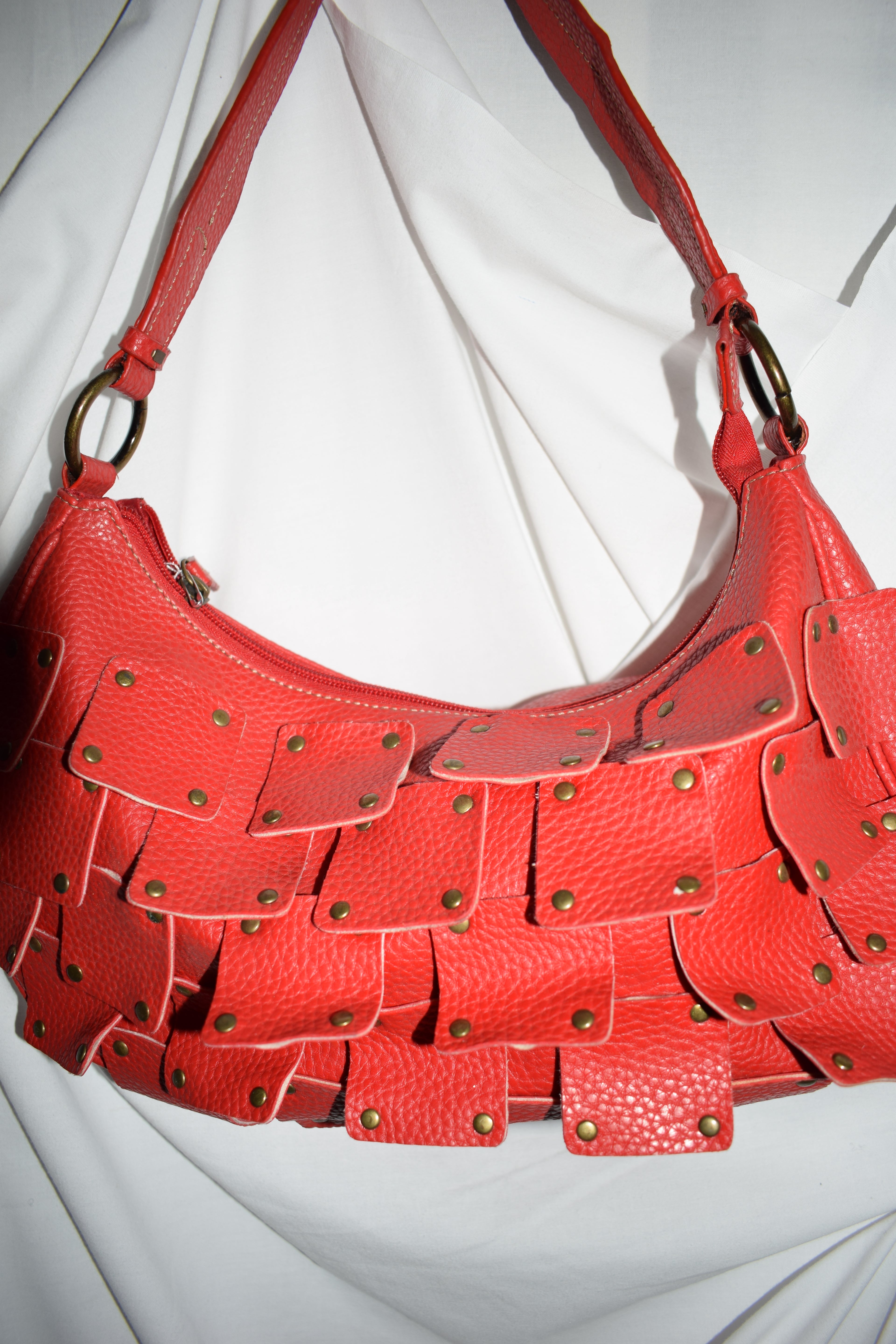 RED SHOULDER BAG WITH STUDS