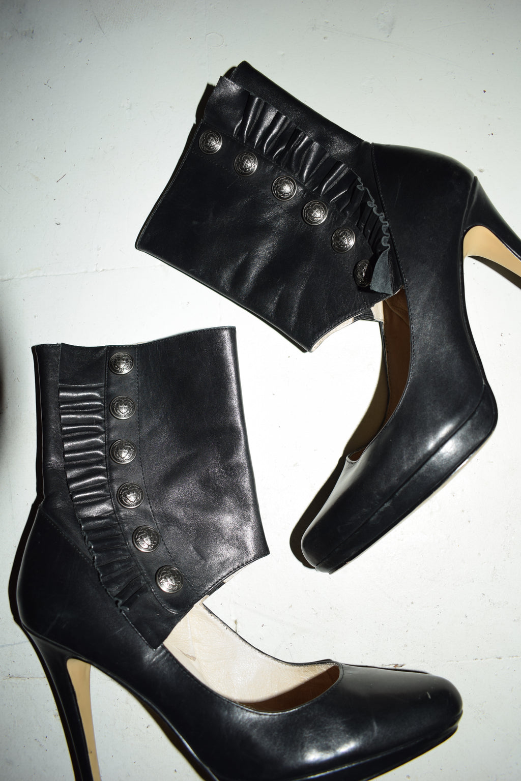 BLACK HEELS WITH SPATS