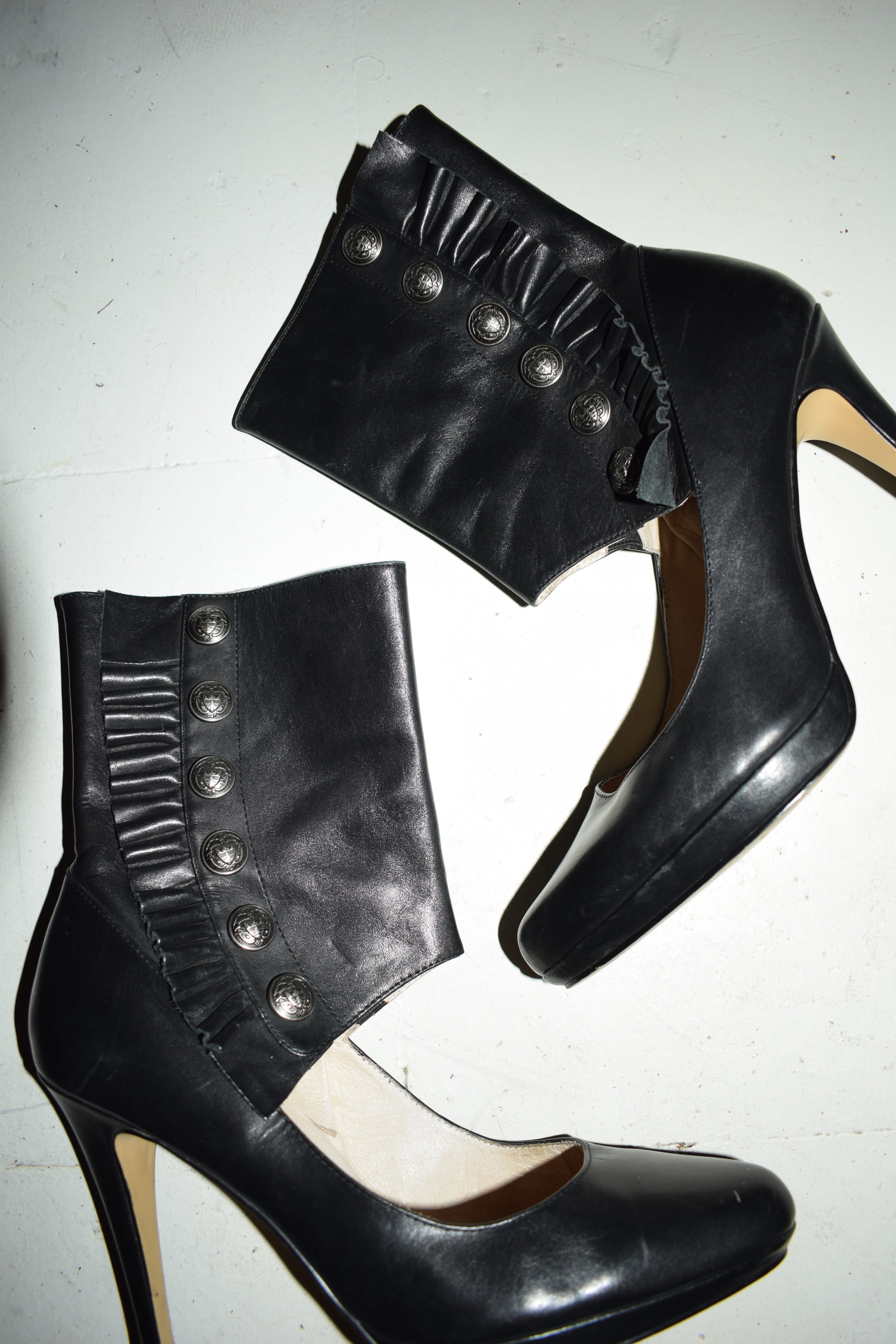 BLACK HEELS WITH SPATS