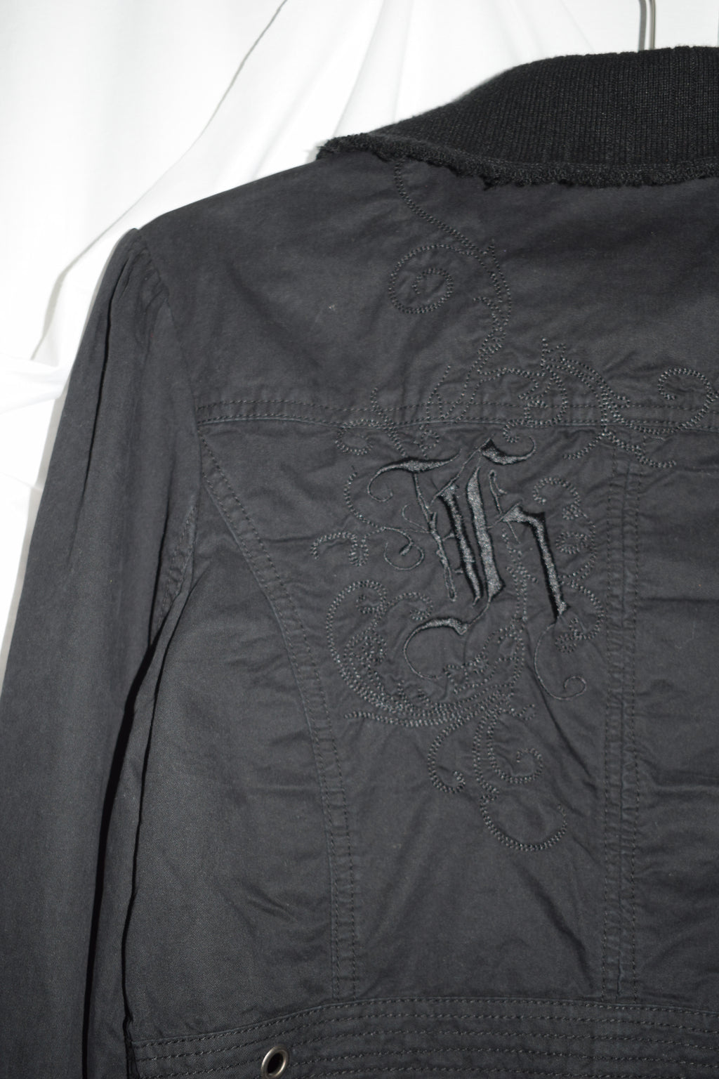 BLAZER-STYLE LIGHTWEIGHT BLACK JACKET