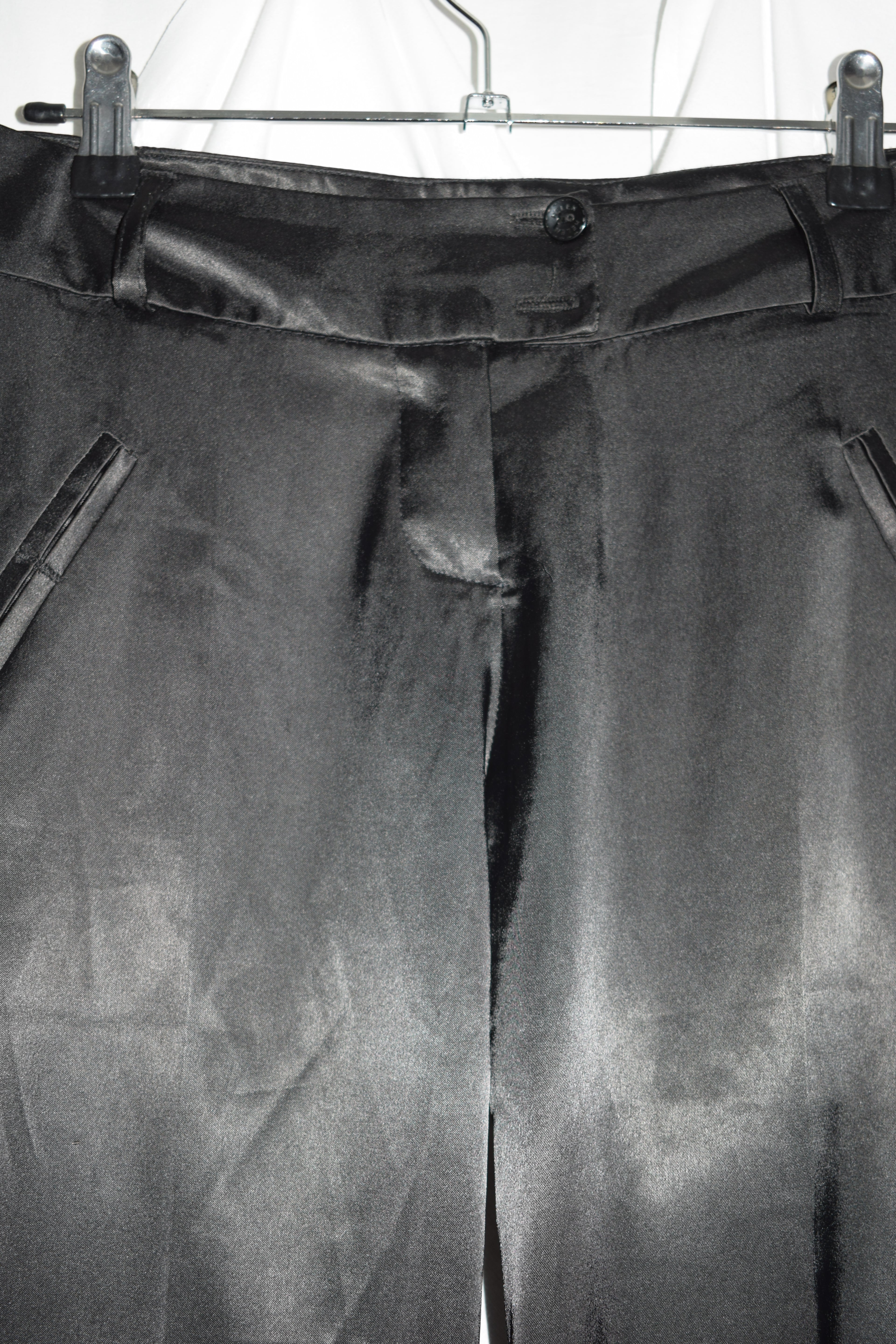 BLACK SATIN 3/4 TROUSERS