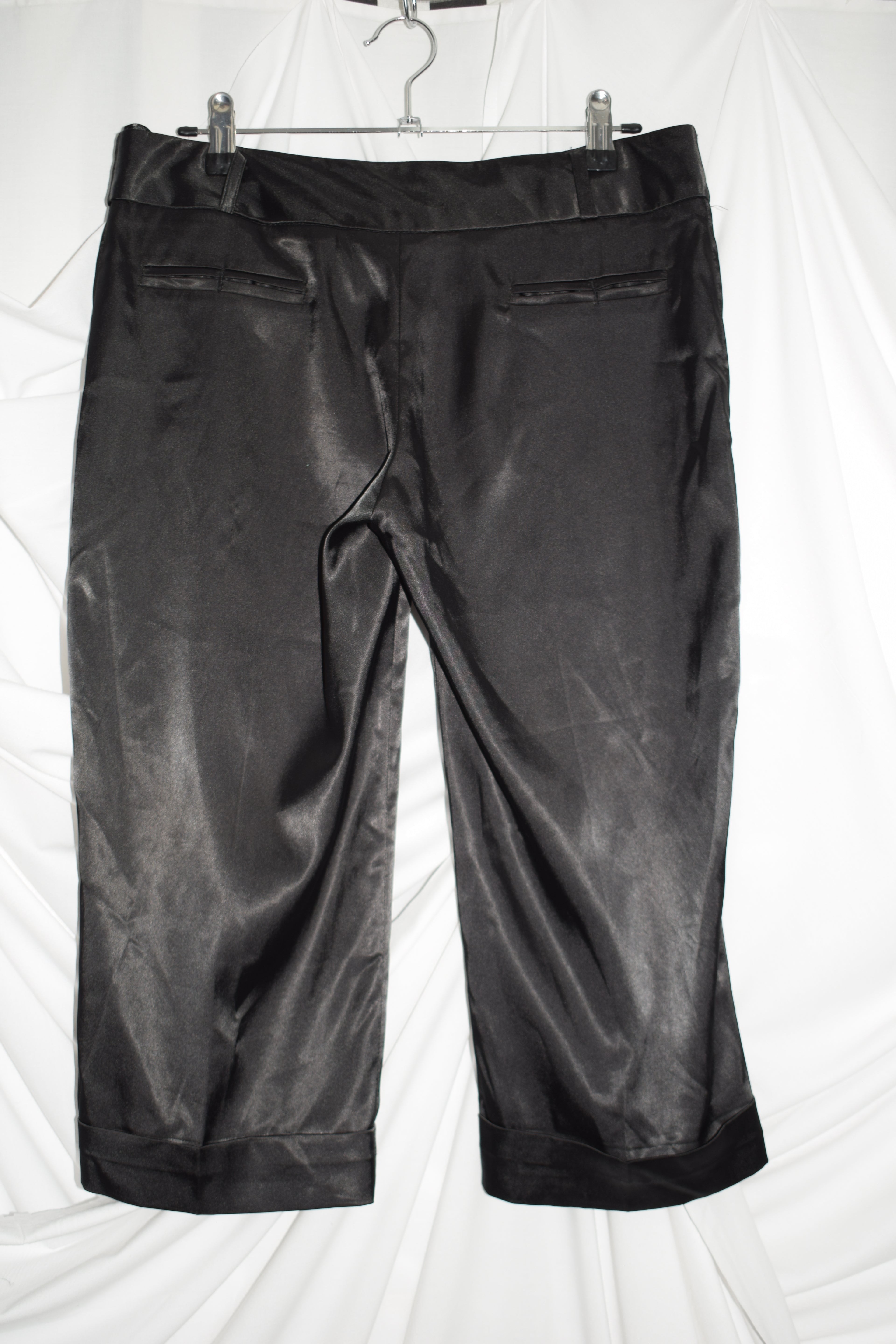 BLACK SATIN 3/4 TROUSERS