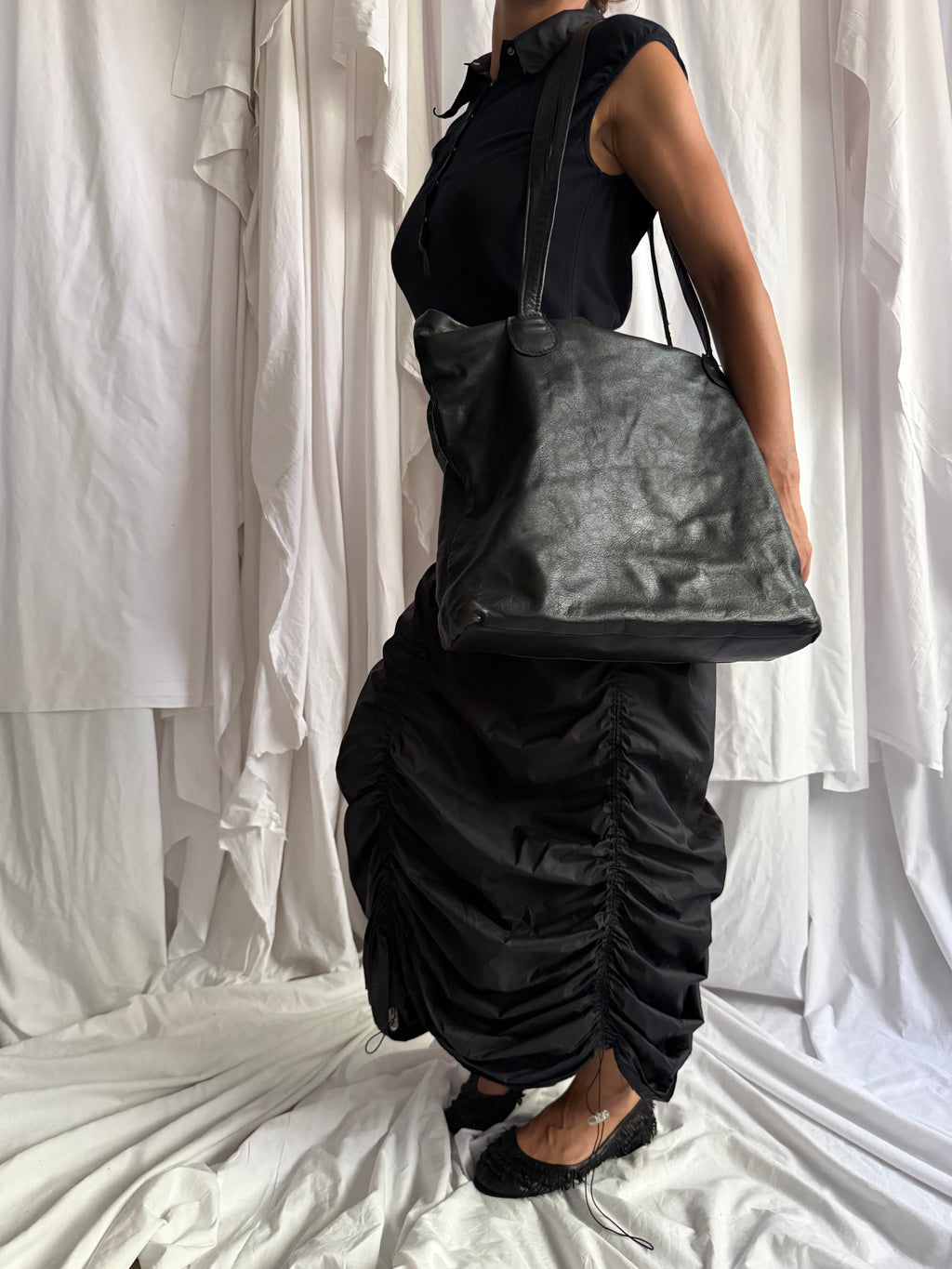 BLACK LEATHER TOTE BAG