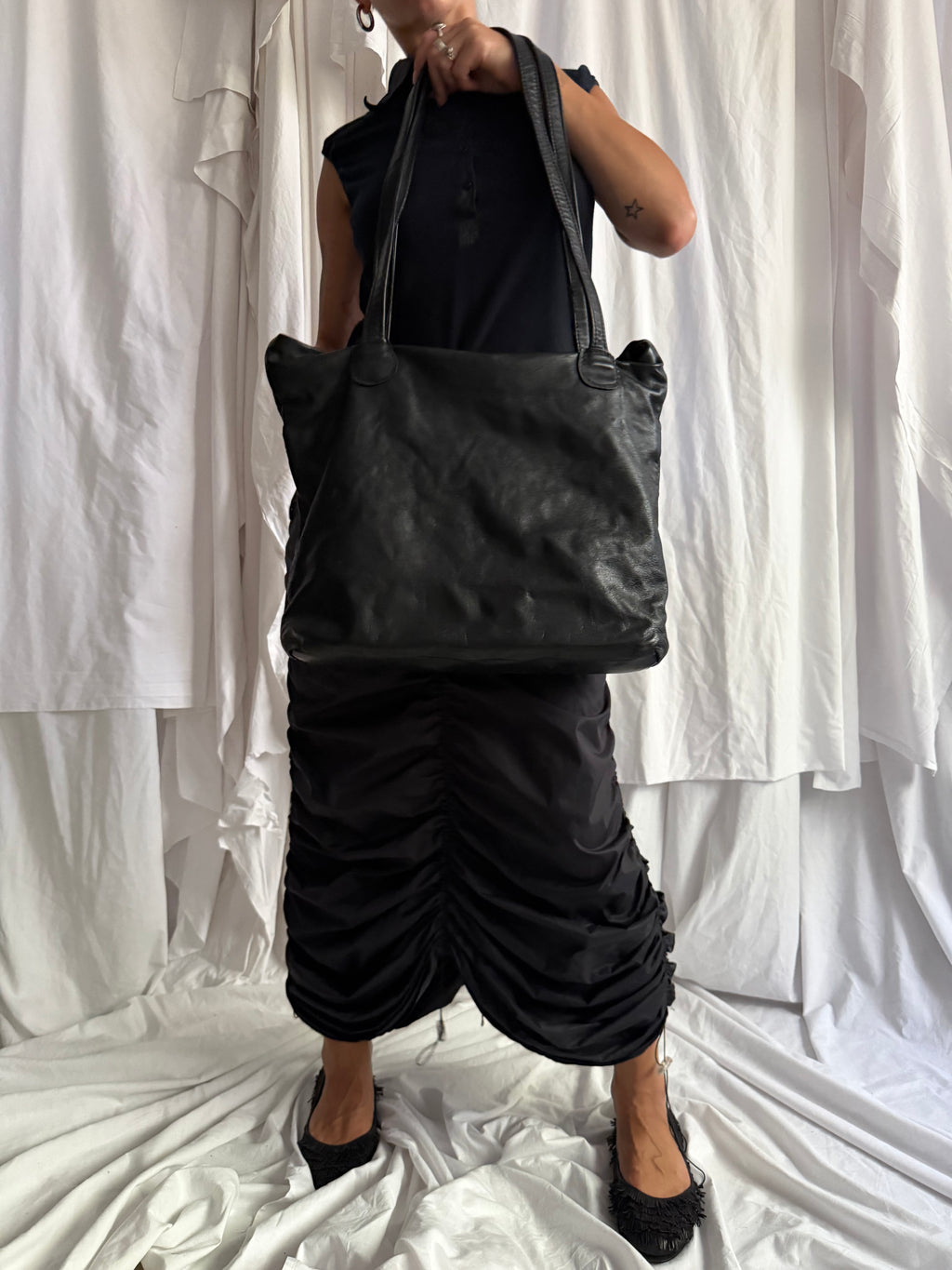 BLACK LEATHER TOTE BAG