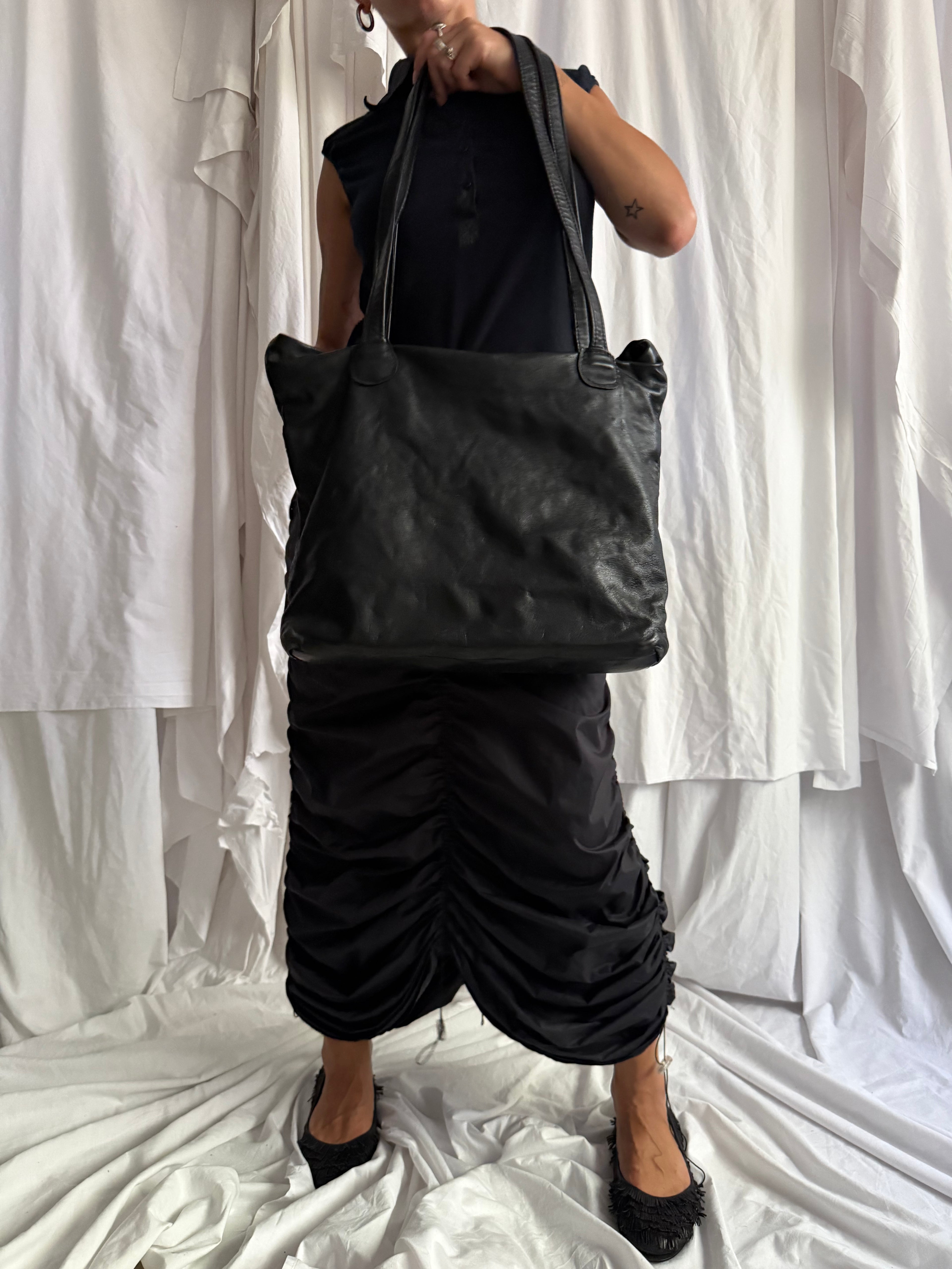 BLACK LEATHER TOTE BAG