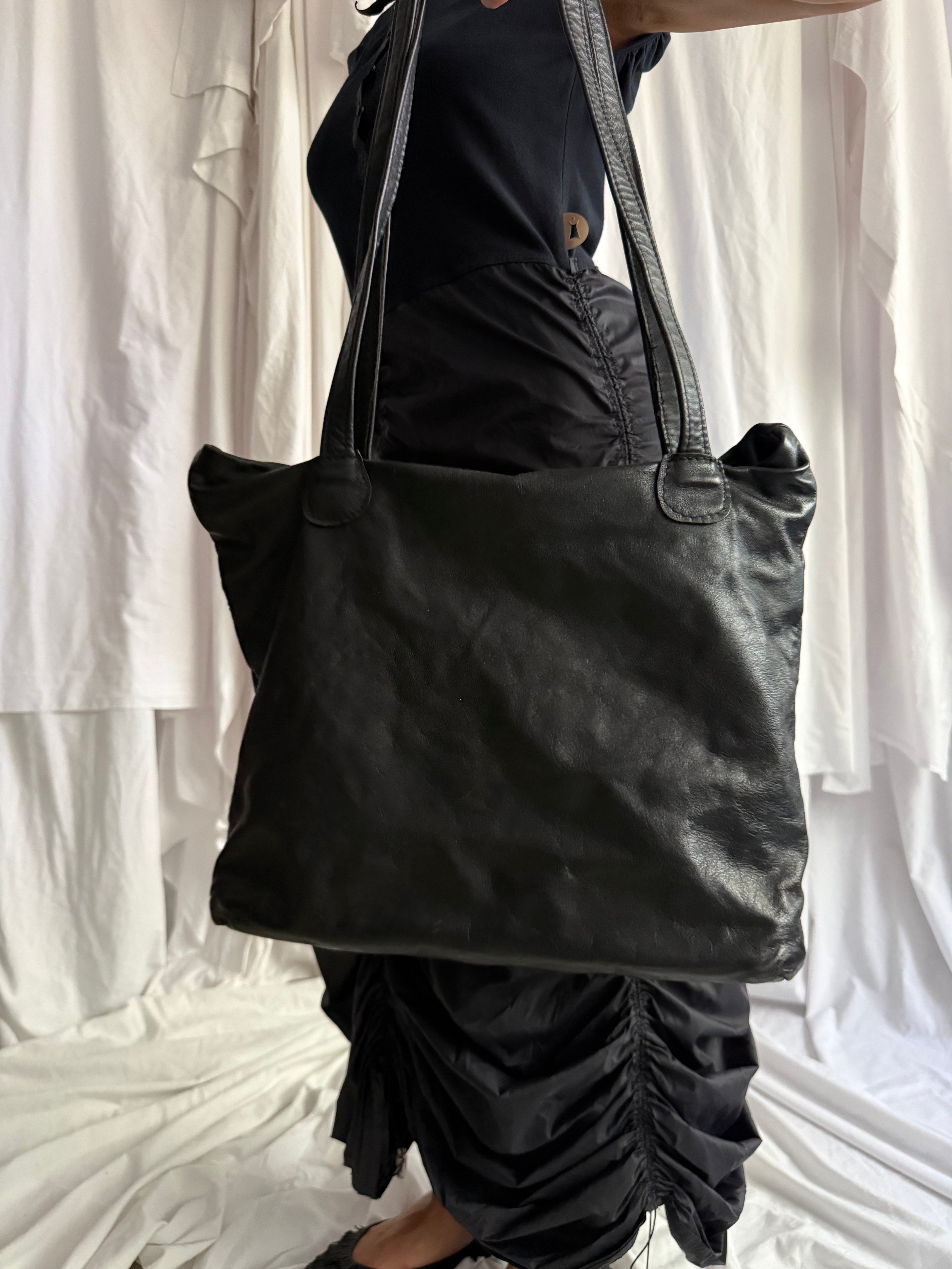 BLACK LEATHER TOTE BAG