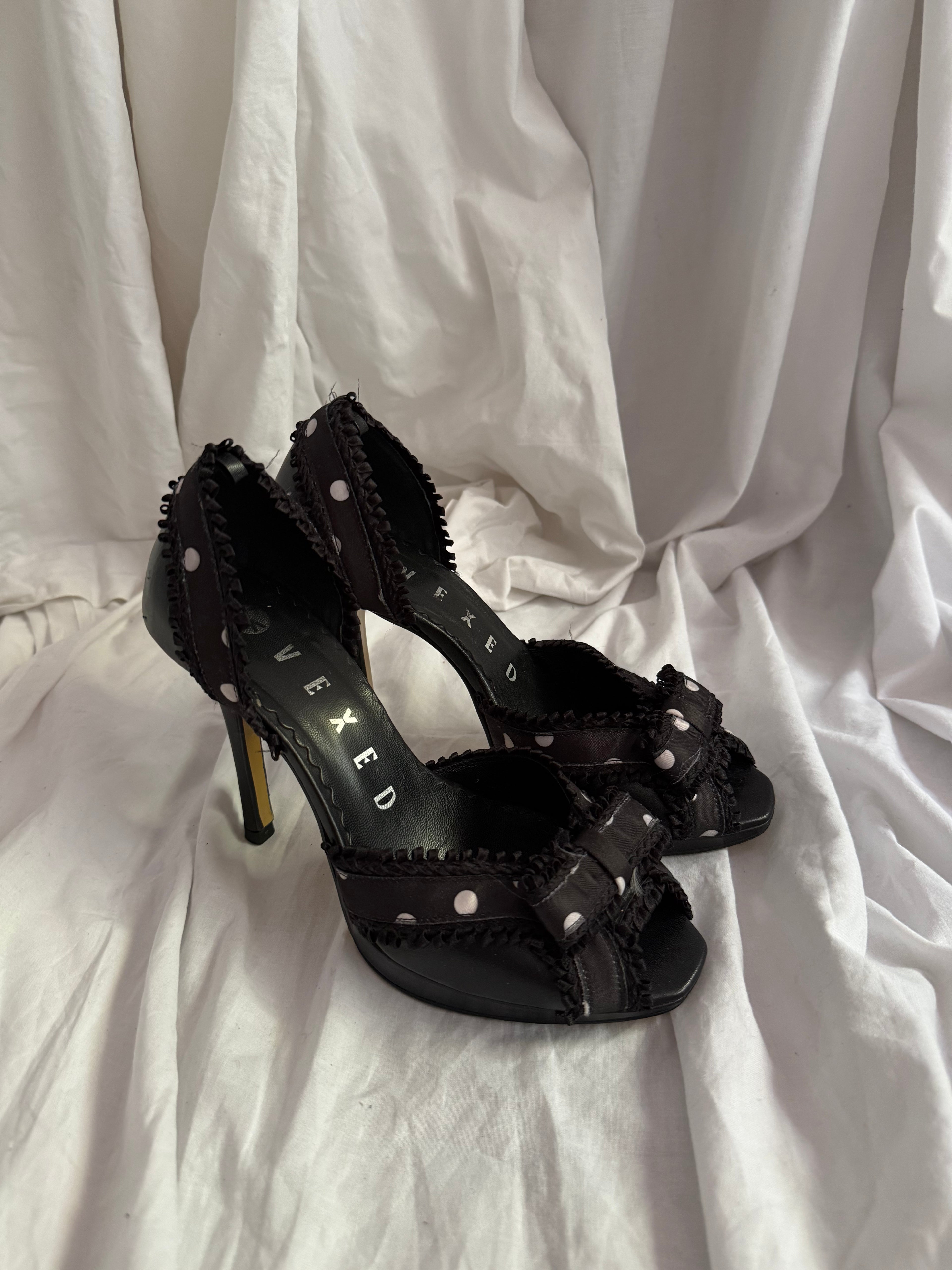BLACK POLKA DOT HEELS