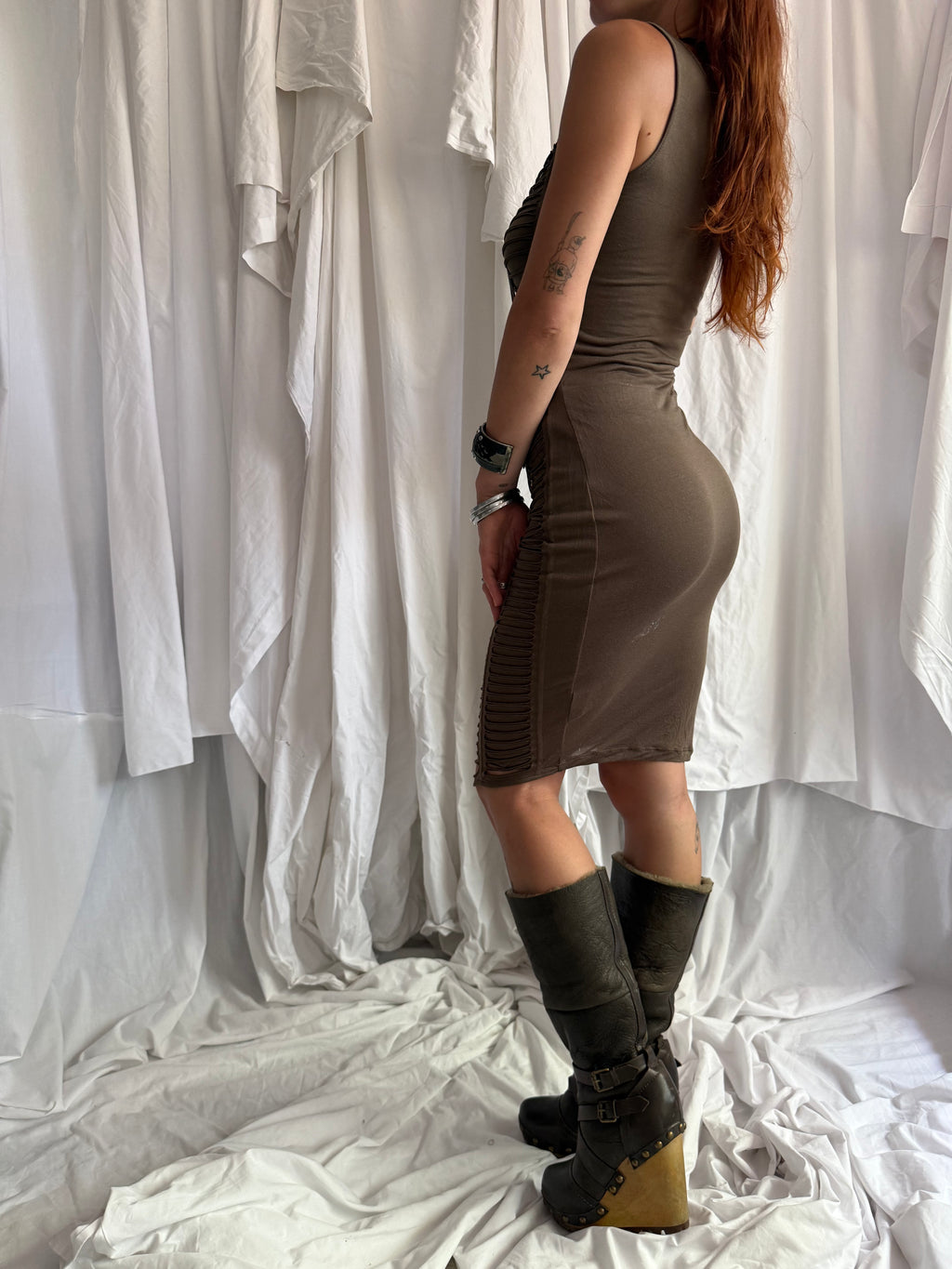 BROWN RUCHED MIDI DRESS
