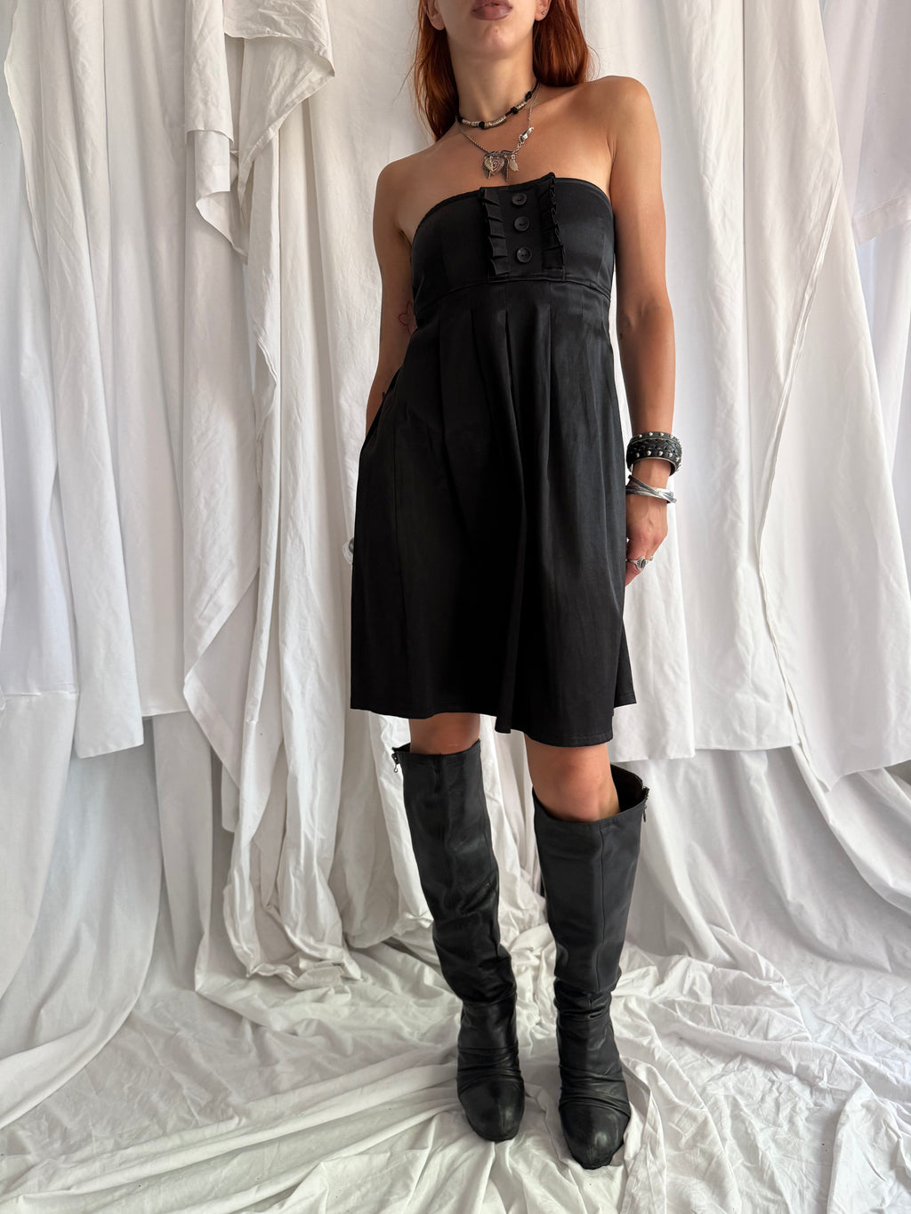 BLACK STRAPLESS MINI DRESS