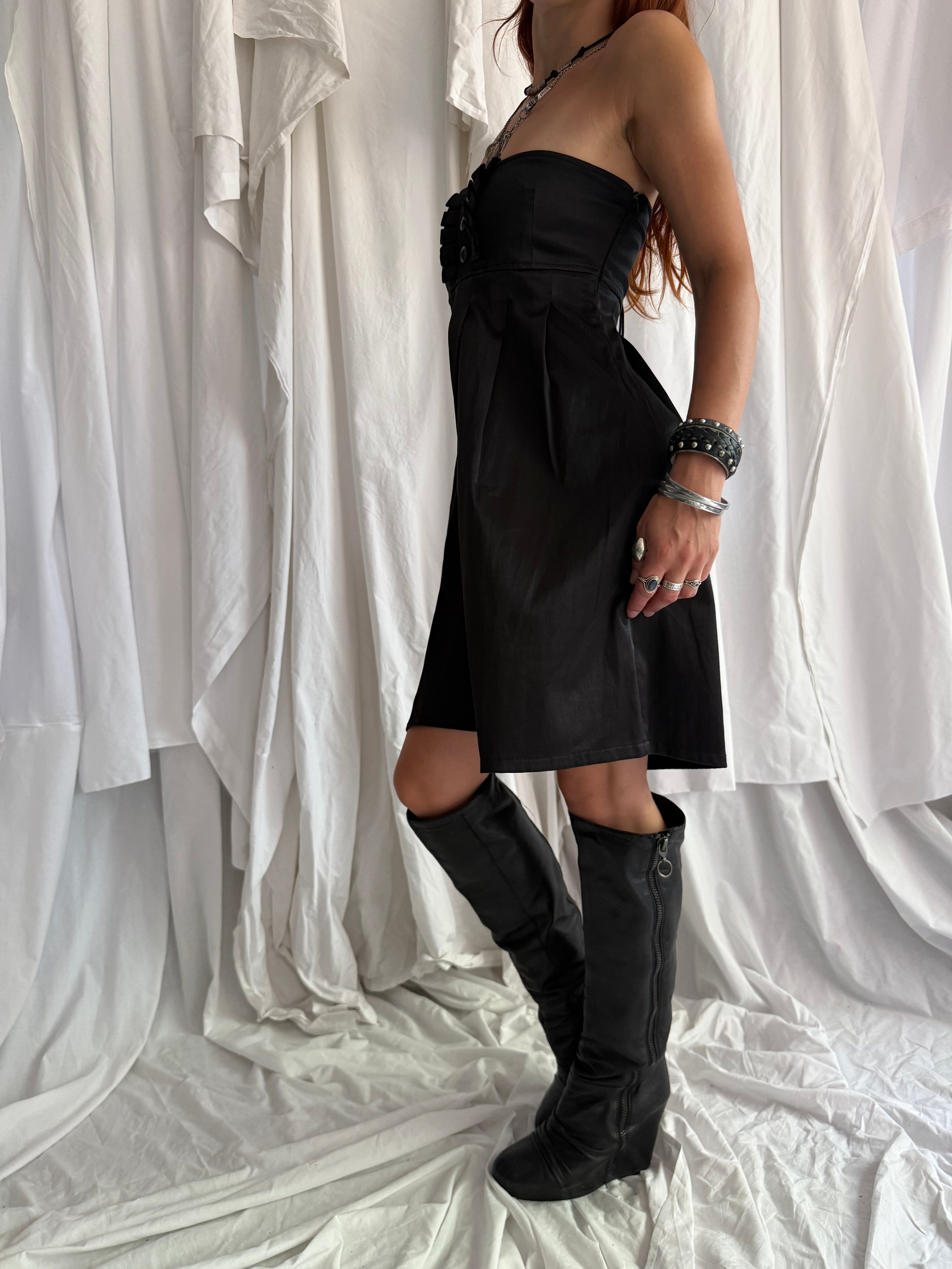BLACK STRAPLESS MINI DRESS