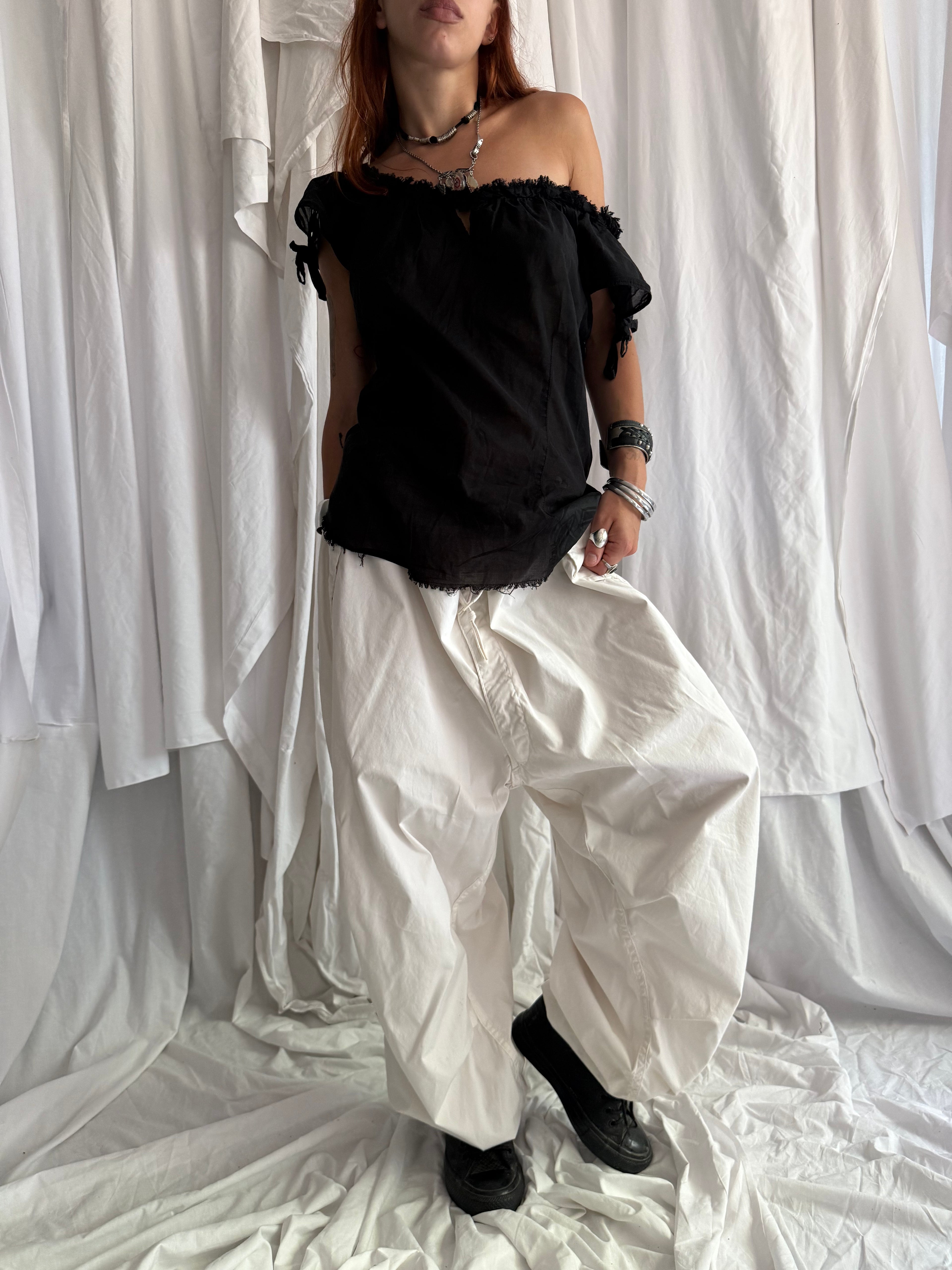 BLACK RAW HEM BLOUSE